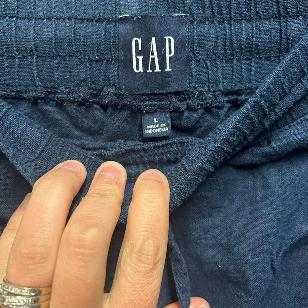 Women’s Linen Shorts - Picture 2 of 3